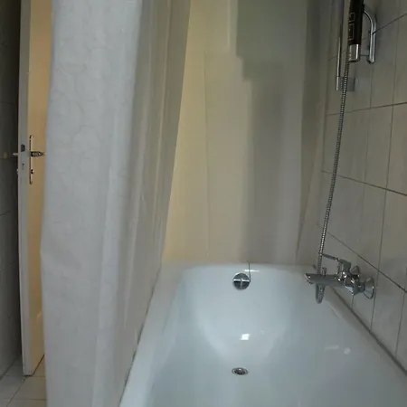 Apartment Homely Spacious Near Outlets & Train Metzingen (Tubingen)
